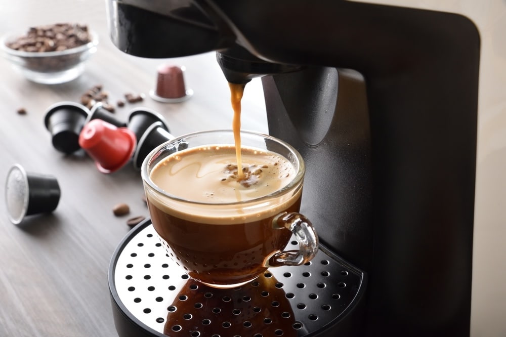 Capsule,Coffee,Maker,Preparing,Espresso,In,A,Glass,Cup,On